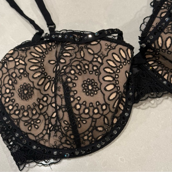 Victoria's Secret Designer Swarovski Crystal Bra & Thong Set - Picture 7 of 13